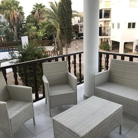 Crystal Nest Paralimni