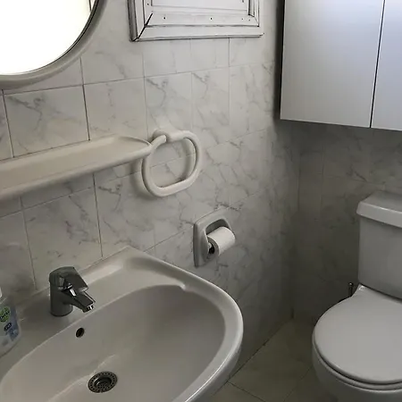 Crystal Nest * Paralimni